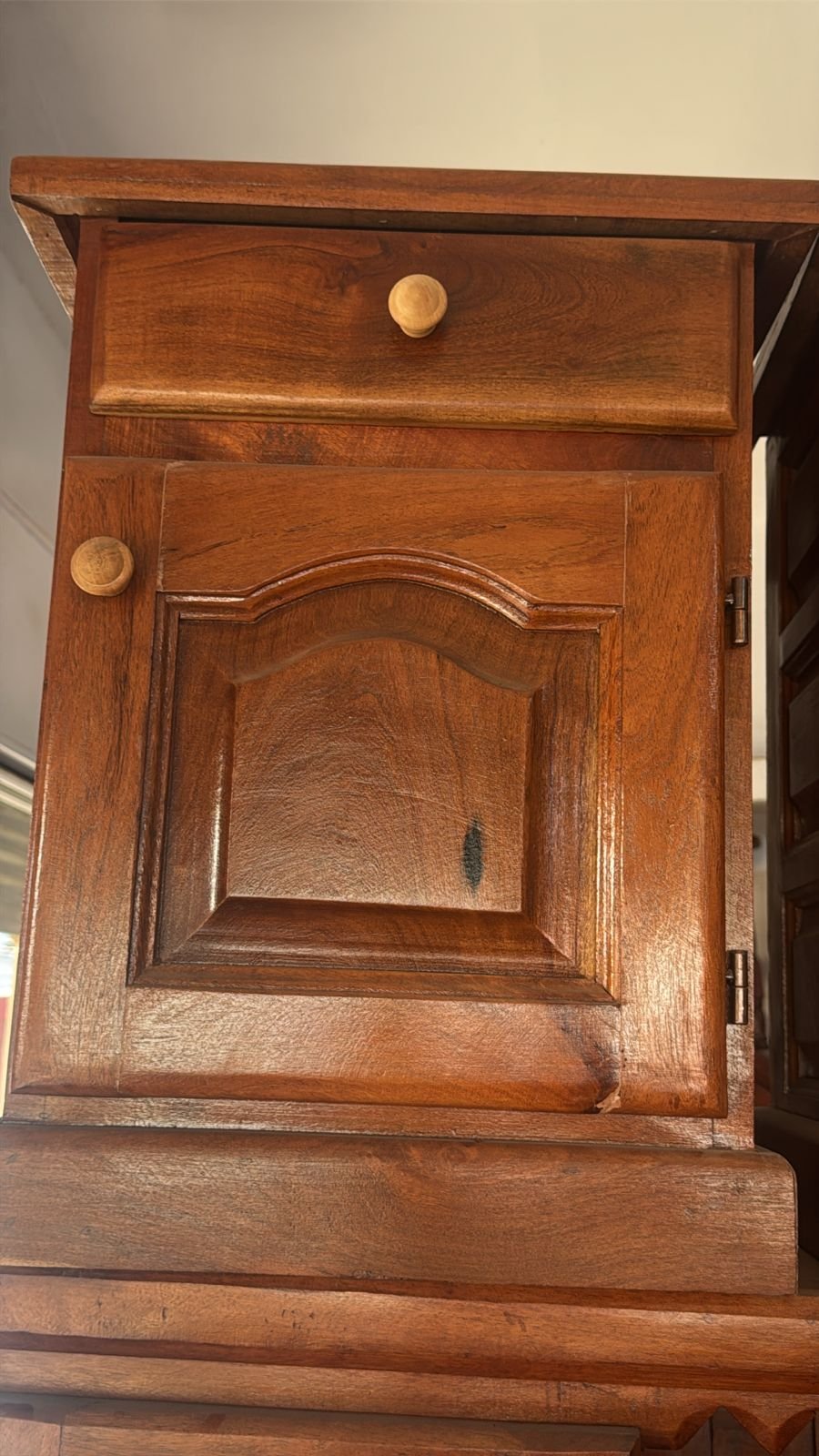 Mesa de luz, Puerta cajon